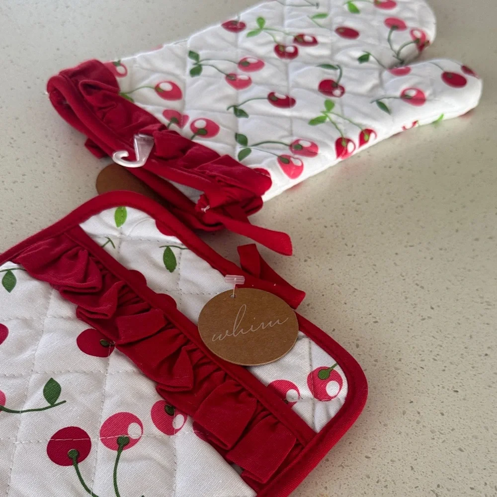 Whim Cherry Delight 🍒Oven Mitt and Pot Holder Set - NWT